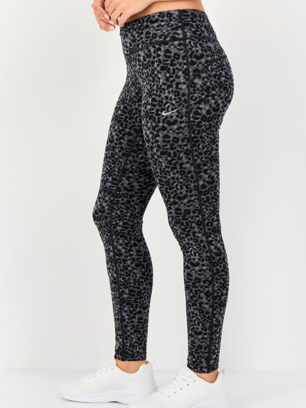 Nike Black & Charcoal Leopard-Print High-Rise Leggings Medium